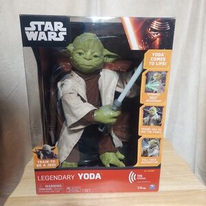 LIKE NEW Star Wars Legendary Yoda Jedi Master Animatronic Figure (Spin Master)